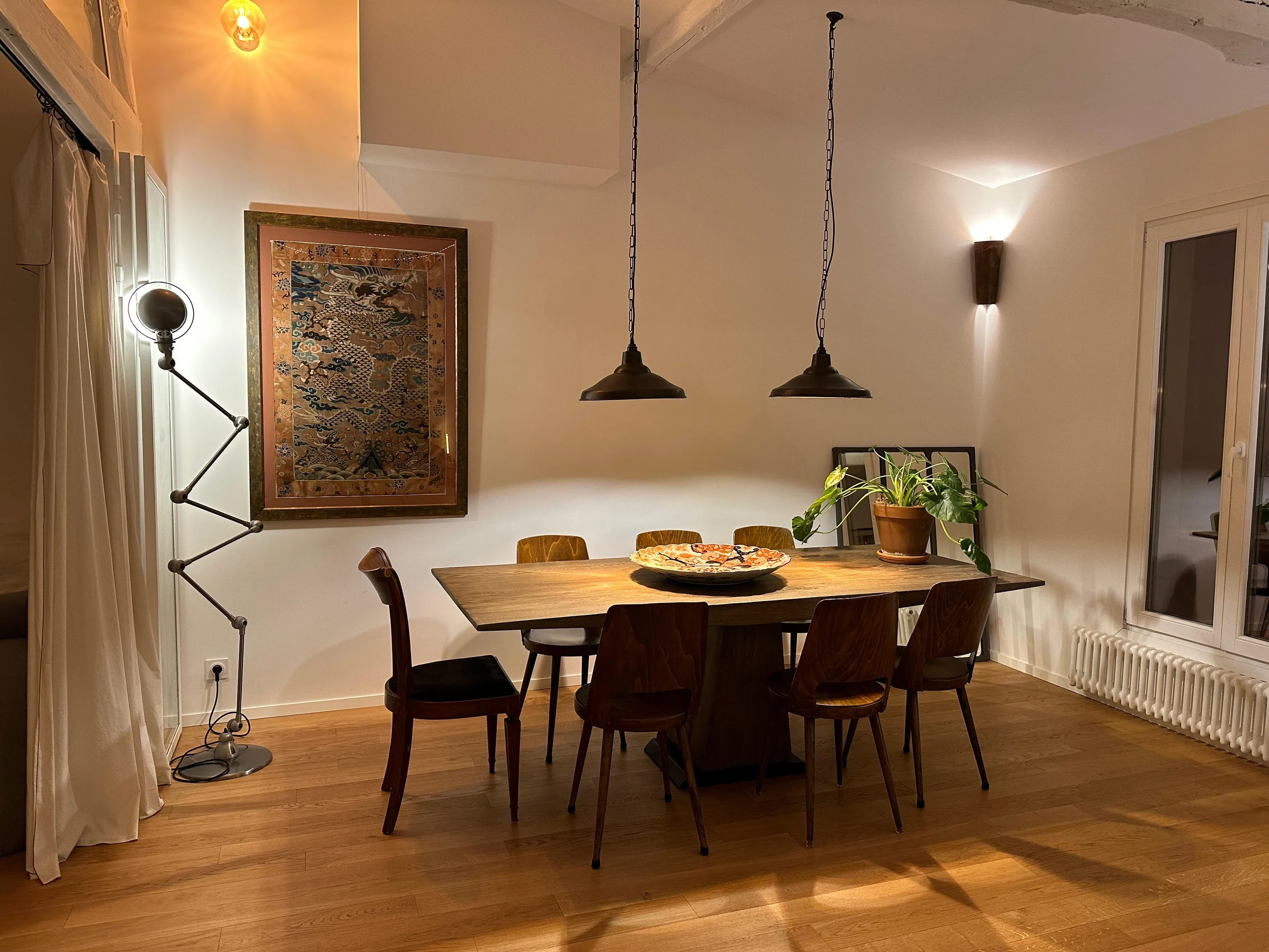 Salle à manger avec grande table, lieu privatisable Paris 19e