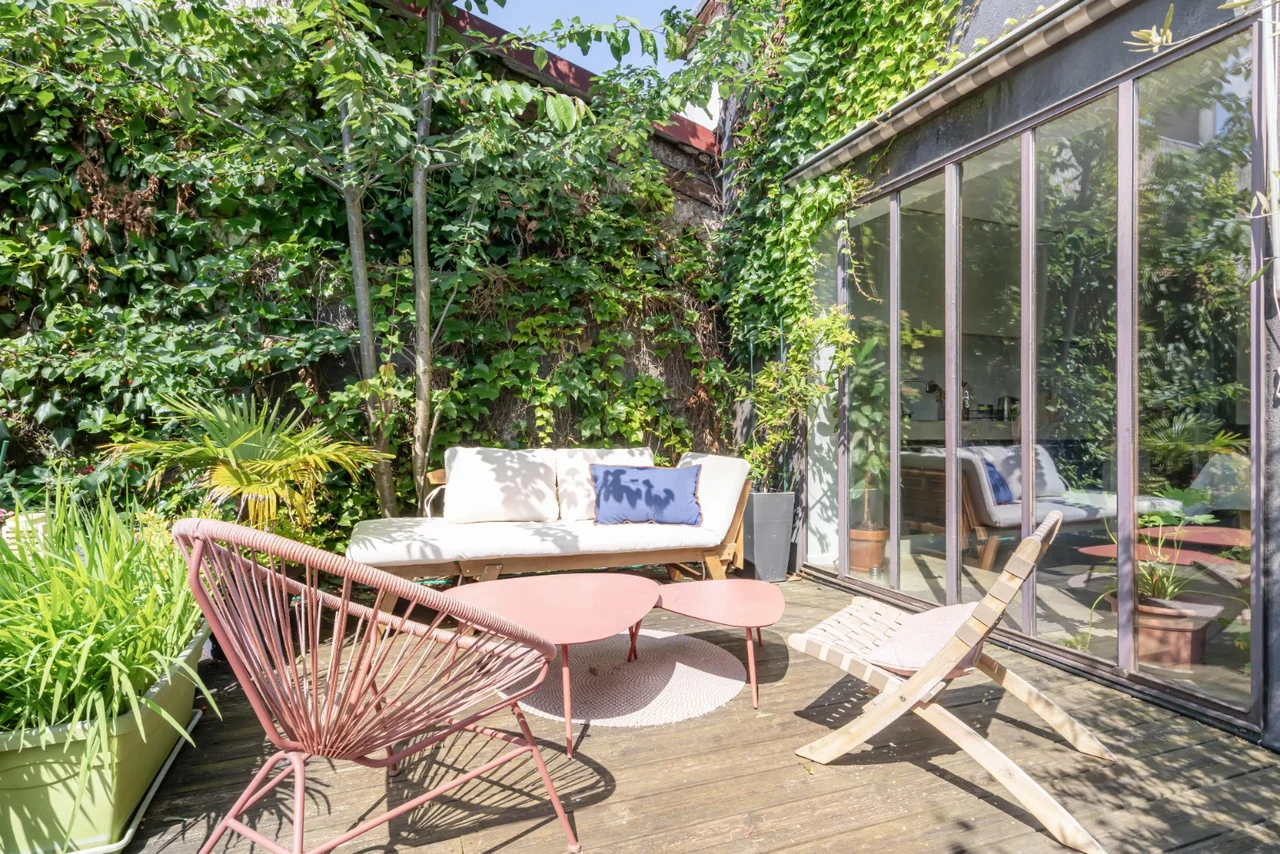 Seconde terrasse aménagée au cœur du jardin, maison privatisable à Montreuil